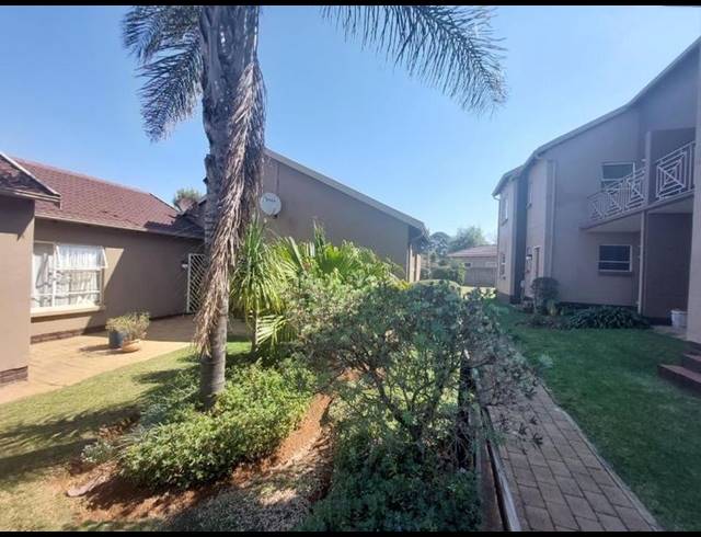 2 BEDROOM TOWNHOUSE FOR SALE IN BONAERO PARK